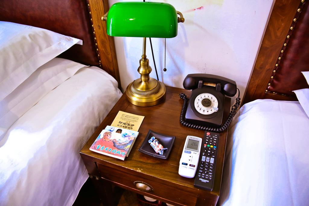 Nostalgia Hotel Beijing Guozijian Ghost Street - Near Beijing Lama Temple, Beihai Park, Jingshan Park, Drum Tower, Houhai Bar Street, Tian'Anmen Square, Located In Beijing Traditional Hutongs, 5 Minutes Away From Beixinqiao Metro Station Kültér fotó