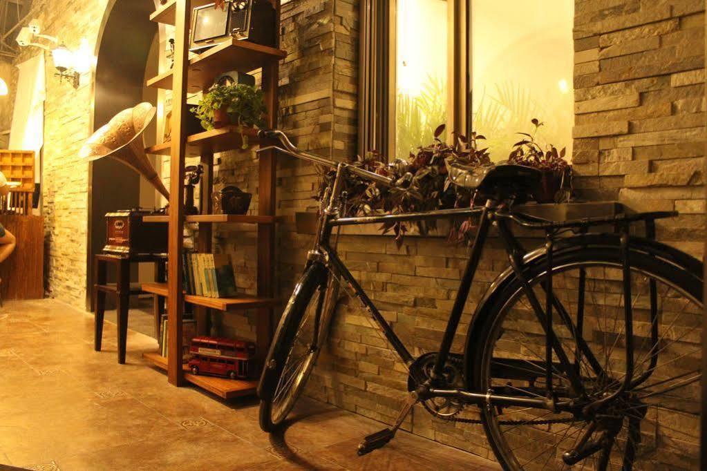 Nostalgia Hotel Beijing Guozijian Ghost Street - Near Beijing Lama Temple, Beihai Park, Jingshan Park, Drum Tower, Houhai Bar Street, Tian'Anmen Square, Located In Beijing Traditional Hutongs, 5 Minutes Away From Beixinqiao Metro Station Kültér fotó